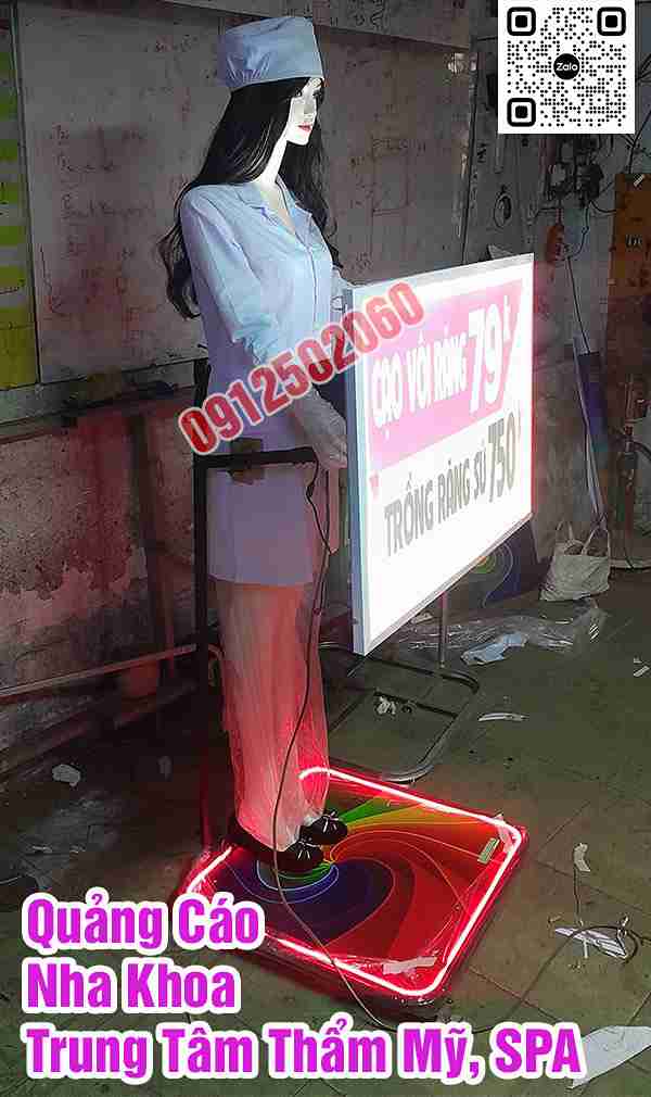 Manocanh bác sĩ lắc lắc